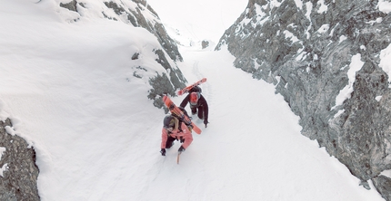 Mount Niflheim, Canada, Christina Lustenberger, Andrew McNab - Christina Lustenberger e Andrew McNab durante la prima discesa del SW Couloir di Mount Niflheim, Canada (08/03/2023)