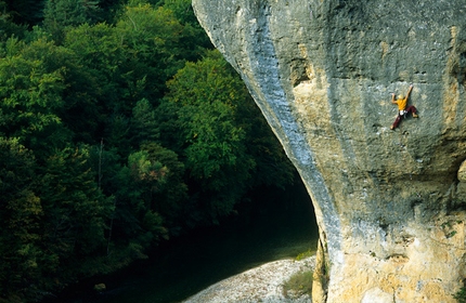 Gorges du Tarn - Liv Sansoz climbing at the Gorges du Tarn, France