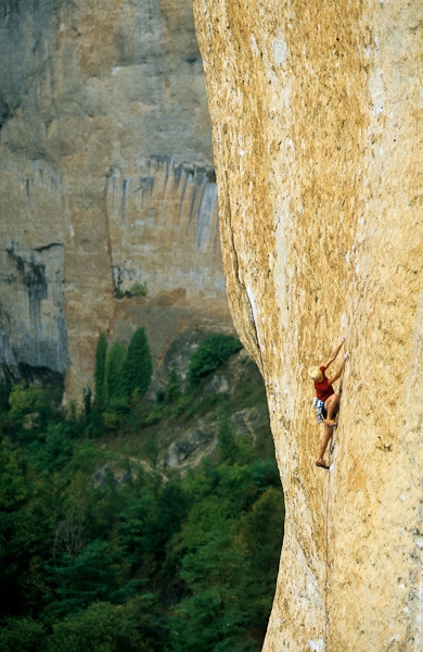 Gorges du Tarn - Liv Sansoz climbing at the Gorges du Tarn, France