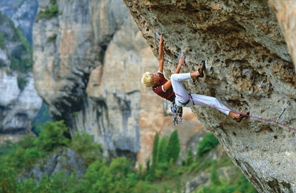 Gorges du Tarn - Liv Sansoz climbing at the Gorges du Tarn, France