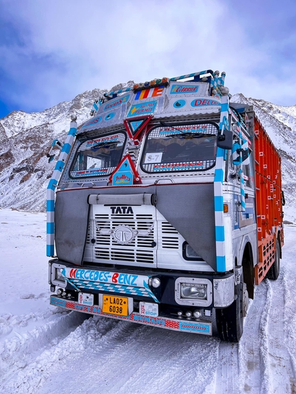 Omar Di Felice, Alone in Ladakh - Omar Di Felice durante la traversata invernale solitaria Alone in Ladakh, India, 02-03/2023