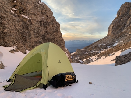 Stefano Ragazzo, Moulin Rouge, Rosengarten, Dolomites - Stefano Ragazzo making his solo winter ascent of Moulin Rouge on Rotwand, Rosengarten, Dolomites (17/03/2023)