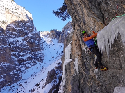 Bella Ramponella, Val dai Tamersc, Fanes, Dolomites, Christoph Hainz, Simon Kehrer - Making the first ascent of Bella Ramponella in Val dal Sé (Val dai Tamersc, Fanes), Dolomites (Christoph Hainz, Simon Kehrer 2023)