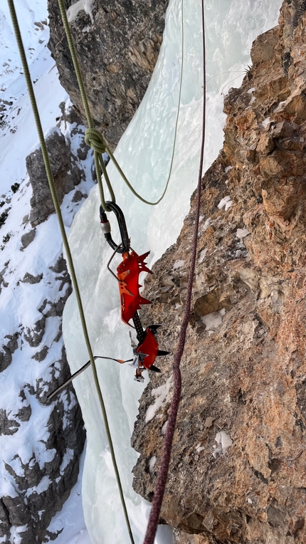 Bella Ramponella, Val dai Tamersc, Fanes, Dolomiti, Christoph Hainz, Simon Kehrer - L'apertura di Bella Ramponella in Val dal Sé (Val dai Tamersc, Fanes), Dolomiti (Christoph Hainz, Simon Kehrer 2023)