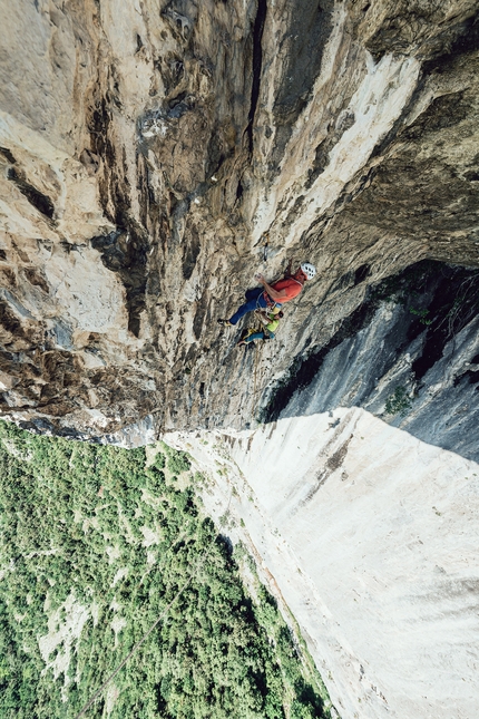 Monte Cimo, Scoglio dei Ciclopi, Val d’Adige, Rolando Larcher, Luca Giupponi - Rolando Larcher & Luca Giupponi su 'Big Roof' allo Scoglio dei Ciclopi del Monte Cimo in Val d’Adige