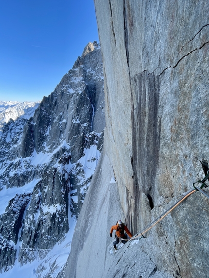 Aiguille des Pèlerins, Monte Bianco, Tom Livingstone, Symon Welfringer - La Croisade su Aiguille des Pèlerins (Tom Livingstone, Symon Welfringer)