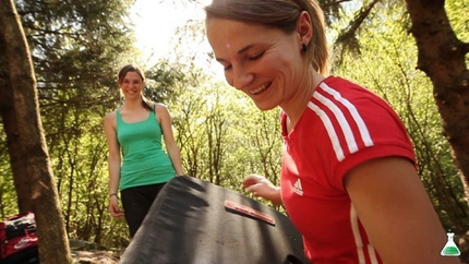 Melloblocco 2011 - video ufficiale - Melloblocco 2011 - le sorelle Claudia e Barbara Zangerl