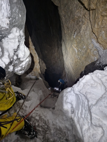 Brezno pod Velbom, Mount Canin, Nicola Bertoldo, Diego Dellai, Marco Toldo - Brezno pod Velbom, Monte Canin: the first abseil