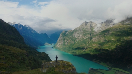 Songs of Earth - Songs of Earth (La canzone della terra), prodotto da Wim Wenders e Liv Ullmann