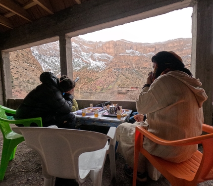 Kairos, Taghia, Morocco, Davide Gaeta, Gabriele Gorobey, Guido De Sabbata - Observing the Cascade in Taghia, Morocco (Davide Gaeta, Gabriele Gorobey, Guido De Sabbata 03/2023)