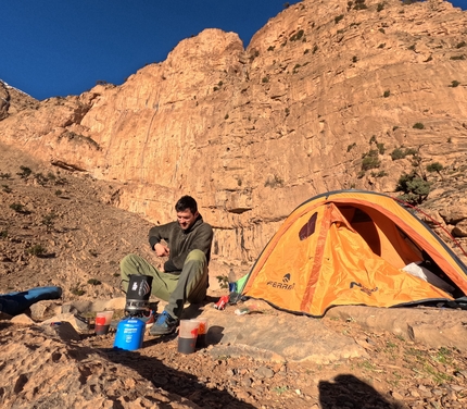 Kairos, Taghia, Marocco, Davide Gaeta, Gabriele Gorobey, Guido De Sabbata - Guido De Sabbata in the Taghia Gorge, Morocco (Davide Gaeta, Gabriele Gorobey, Guido De Sabbata 03/2023)