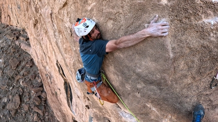 Video: la via Kairos in Taghia (Marocco) di Davide Gaeta, Gabriele Gorobey, Guido De Sabbata