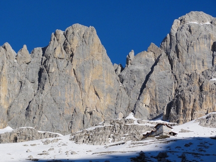 DoloMitiche - DoloMitiche -  Rifugio Agostini in Val d'Ambiez, with Cima Susat in the background