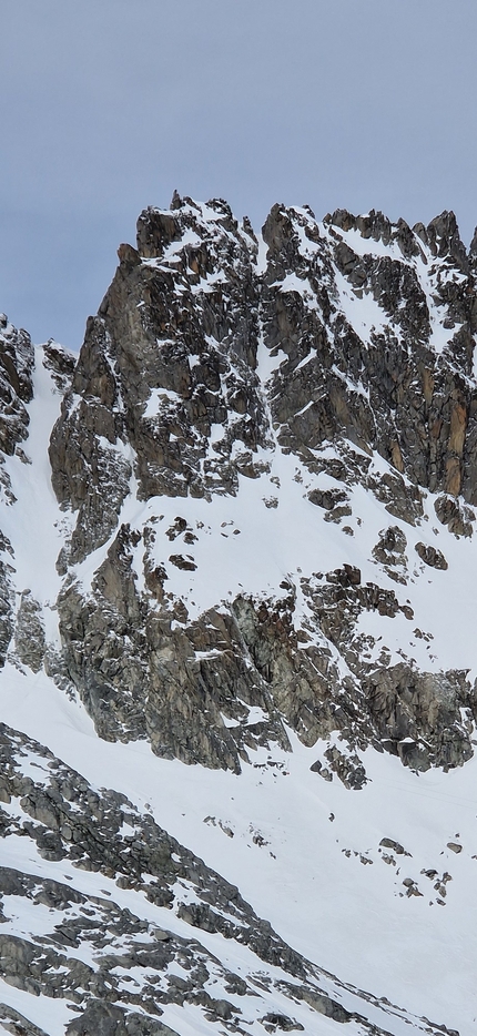 Corno di Casamadre, Tonale, Cristian Candiotto, Mattia Trabucchi - L'apertura di  'A Sinistra del Tradimento' al Corno di Casamadre, Tonale (Cristian Candiotto, Mattia Trabucchi 30/03/2023)