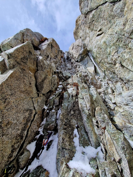 Corno di Casamadre, Tonale, Cristian Candiotto, Mattia Trabucchi - L'apertura di  'A Sinistra del Tradimento' al Corno di Casamadre, Tonale (Cristian Candiotto, Mattia Trabucchi 30/03/2023)