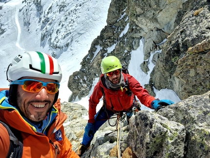 Corno di Casamadre, Tonale, Cristian Candiotto, Mattia Trabucchi - Cristian Candiotto e Mattia Trabucchi in apertura su 'A Sinistra del Tradimento' al Corno di Casamadre, Tonale il 30/03/2023