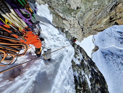 Corno di Casamadre, Tonale, Cristian Candiotto, Mattia Trabucchi - L'apertura di  'A Sinistra del Tradimento' al Corno di Casamadre, Tonale (Cristian Candiotto, Mattia Trabucchi 30/03/2023)