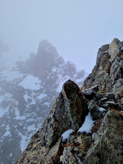 Corno di Casamadre, Tonale, Cristian Candiotto, Mattia Trabucchi - L'apertura di  'A Sinistra del Tradimento' al Corno di Casamadre, Tonale (Cristian Candiotto, Mattia Trabucchi 30/03/2023)