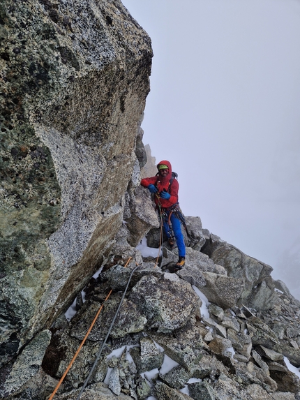 Corno di Casamadre, Tonale, Cristian Candiotto, Mattia Trabucchi - L'apertura di  'A Sinistra del Tradimento' al Corno di Casamadre, Tonale (Cristian Candiotto, Mattia Trabucchi 30/03/2023)