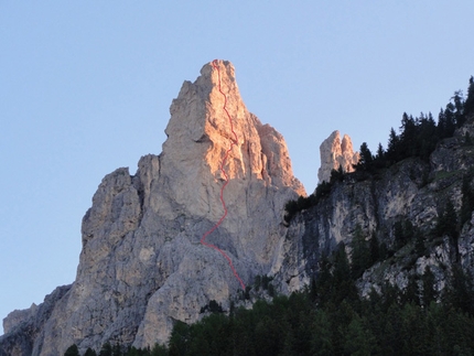 DoloMitiche - DoloMitiche - the route line of “Battisti-Weiss” at Spiz dele Roe de Ciampiè