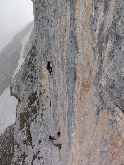 DoloMitiche - DoloMitiche - sulla via “Attriti Verticali ...zero!” al Pilastro dell'Orso – Brenta Settentrionale