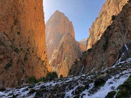 Alex Honnold free solo su Rivières Pourpres a Taghia (Marocco) prima di El Capitan Freerider