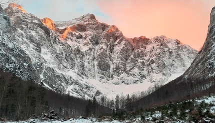 Pilastro di Čop del Triglav in Slovenia salito in solitaria da Gašper Pintar