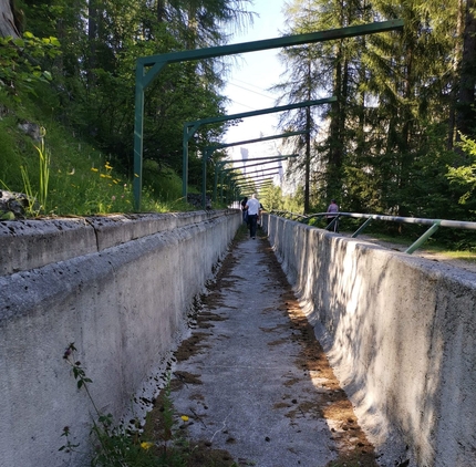 Pista da bob, Cortina d'Ampezzo, Dolomiti - Rettilineo della vecchia pista da bob di Cortina, luglio 2022