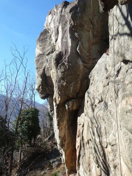 Merenderos Trad, Valle di Susa - Merenderos Trad in Valle di Susa: il profilo severo di The Skull in evidenza la fessurina finale