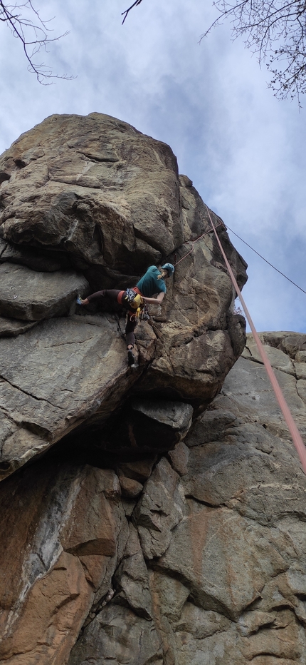 Merenderos Trad, Valle di Susa - Leonie Kutshale sul secondo passo chiave di The Skull, Merenderos Trad in Valle di Susa