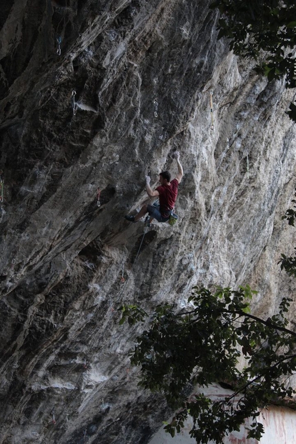 Stefano Carnati, Erebor, Arco - Stefano Carnati su Erebor (9b) all'Eremo di San Paolo di Arco