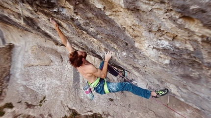 Loïc Zehani frees Mossoul 9b/b+ at Orgon in France