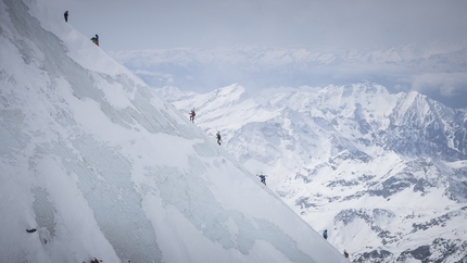 Mezzalama Trophy 2023  - Mezzalama Trophy 2023. Only a layer of clouds at around 4000 meters kept the summits of Castor and Naso del Lyskamm hidden from view every now and then, while the weather on other 4000ers was better, enabling the athletes to see the spectacle of Monte Rosa which opened towards Capanna Margherita.