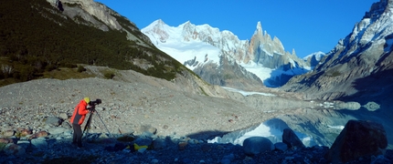 Il Ragno della Patagonia - Fulvio Mariani a Laguna Torre, filmando il Cerro Torre per 'Il Ragno della Patagonia'