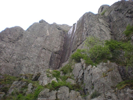 BMC International Summer Climbing Meet 2011 - Dinas Cromlech a Llanberis in Galles. Sulla sinistra Left Wall, nel centro il diedro Cenotaph Corner, a destra Right Wall