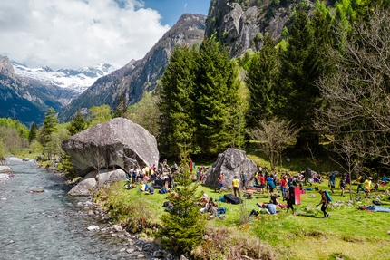 Melloblocco 2023, Val Masino, Val di Mello - Melloblocco in Val Masino e Val di Mello, uno spettacolo unico: una valle tagliata in due da un fiume cristallino, e prati e boschi che brulicavano tutto il giorno di climber che gioivano (e soffrivano) indomabili nel proprio regno.