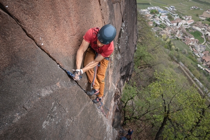 Michele Caminati, Toewalker, Bolzano - Michele Caminati sulla sua 'Toewalker' sul porfido vicino a Bolzano