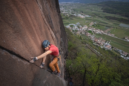Michele Caminati, Toewalker, Bozen - Michele Caminati climbing his 'Toewalker' close to Bozen, South Tyrol, Italy