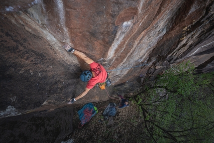 Michele Caminati, Toewalker, Bozen - Michele Caminati climbing his 'Toewalker' close to Bozen, South Tyrol, Italy