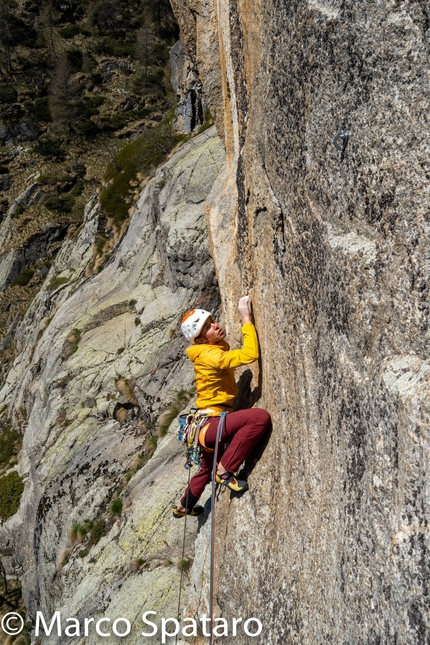 Valle Orco, Parete delle Aquile, Federica Mingolla, Matteo Sella - Federica Mingolla and Matteo Sella climbing 'E ti vengo a cercare', Parete delle Aquile, Valle dell'Orco