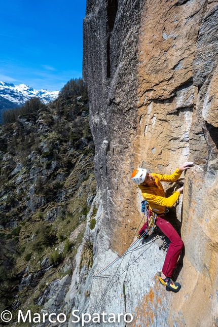 Valle Orco, Parete delle Aquile, Federica Mingolla, Matteo Sella - Federica Mingolla and Matteo Sella climbing 'E ti vengo a cercare', Parete delle Aquile, Valle dell'Orco