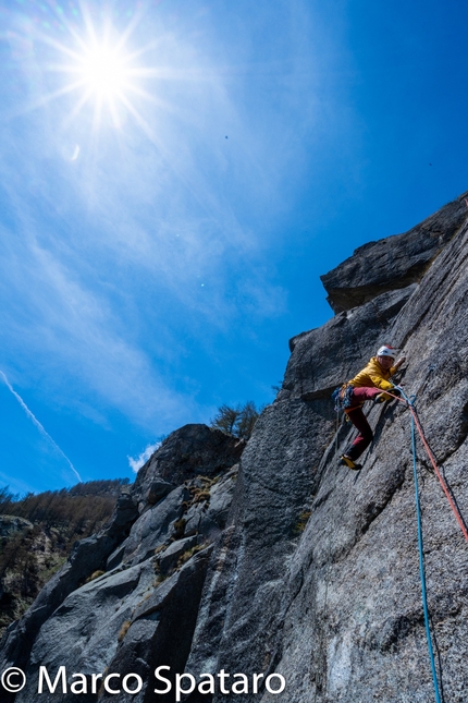 Valle Orco, Parete delle Aquile, Federica Mingolla, Matteo Sella - Federica Mingolla and Matteo Sella climbing 'E ti vengo a cercare', Parete delle Aquile, Valle dell'Orco