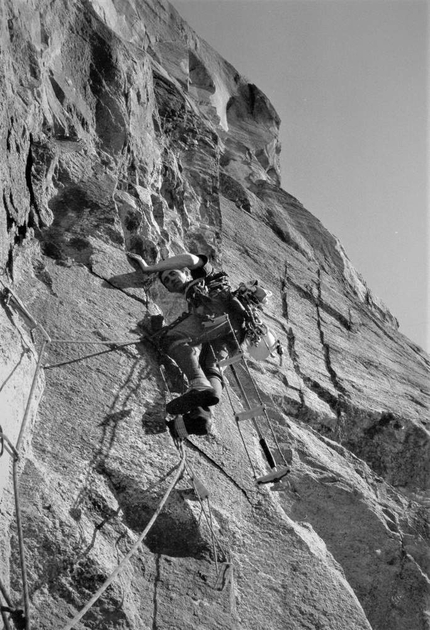 Valle Orco, Parete delle Aquile - Isidoro Meneghin in azione sulla via Incompiuta, Parete delle Aquile, Valle dell'Orco, 1979