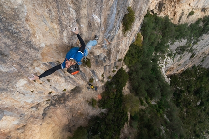 Aleksandra Taistra repeats Genius, hard & runout multipitch in Sardinia