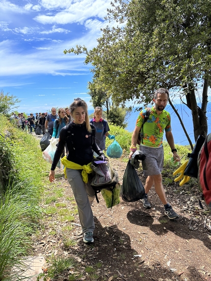 Hike & Clean, Monte Moro, Genova - Durante la prima edizione di Hike & Clean sul Monte Moro a Genova il 14/05/2023