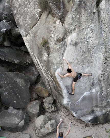 Sébastien Berthe, Hugo Parmentier, Fontainebleau - Hugo Parmentier climbing 100 Fontainebleau 7A's in a day on 14 May 2023