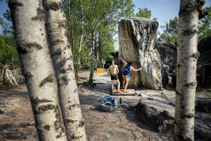 Sébastien Berthe, Hugo Parmentier, Fontainebleau - Seb Berthe & Hugo Parmentier climbing 100 Fontainebleau 7A's in a day on 14 May 2023