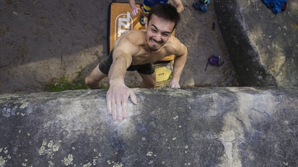 Sébastien Berthe, Hugo Parmentier, Fontainebleau - Hugo Parmentier while climbing 100 Fontainebleau 7A's in a day on 14 May 2023