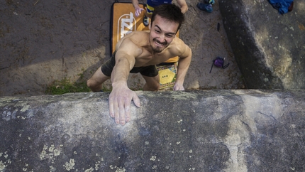 Sébastien Berthe, Hugo Parmentier, Fontainebleau - Hugo Parmentier mentre sale 100 x 7A in Fontainebleau in giornata il 14 maggio 2023