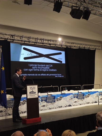 Club Alpino Italiano - Antonio Montani all'assemblea nazionale del Club Alpino Italiano 2023 Montani annuncia la cancellazione di Mussolini dall’Albo dei Soci onorari